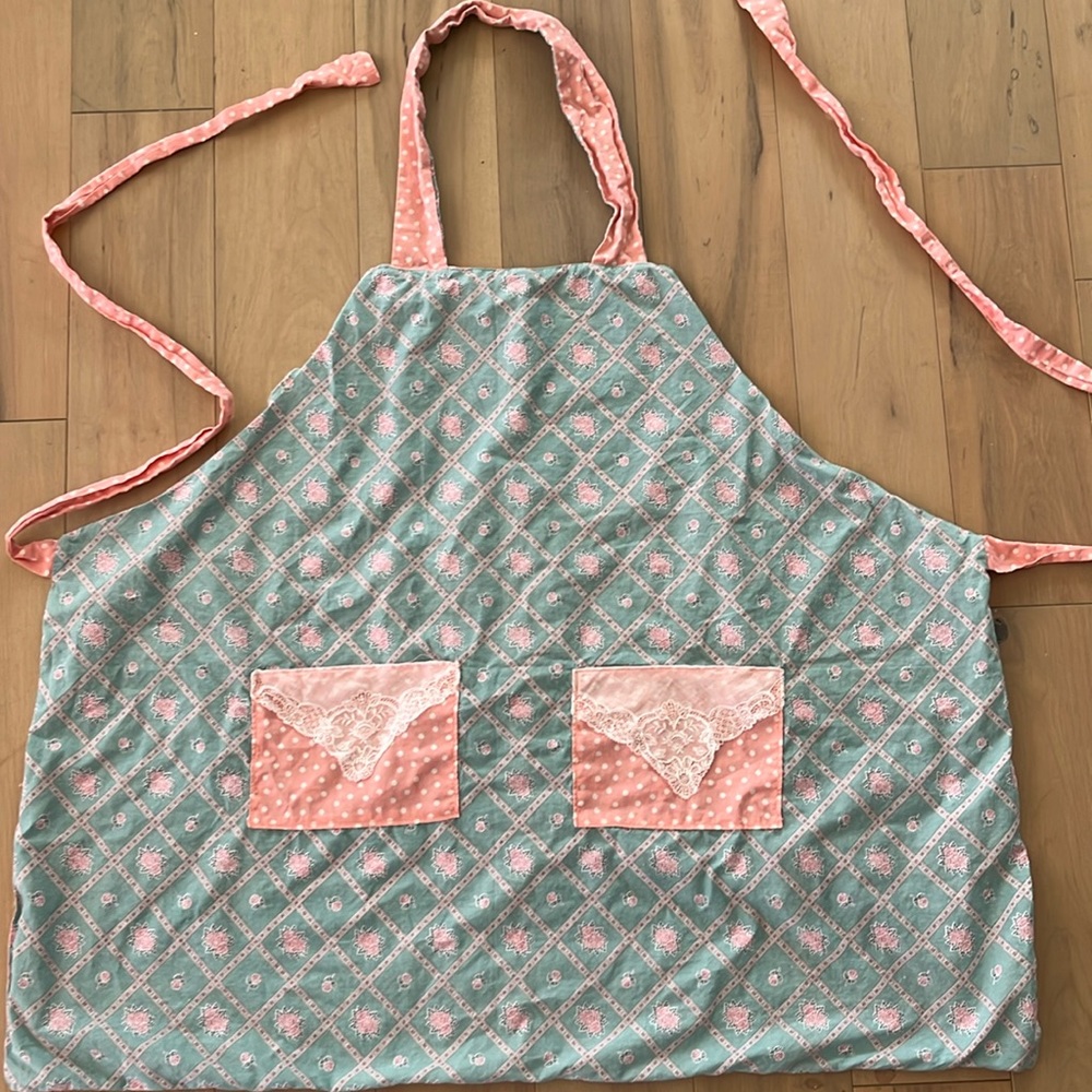 Beautiful Reversible Apron!